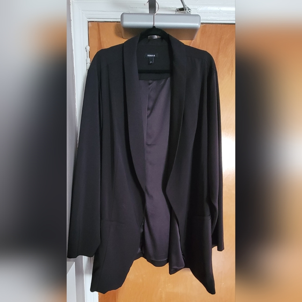 Torrid LS longline crepe blazer